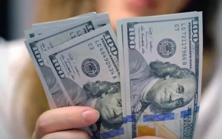 100 доларів просто так не обміняєте: ці купюри стануть проблемою для українців