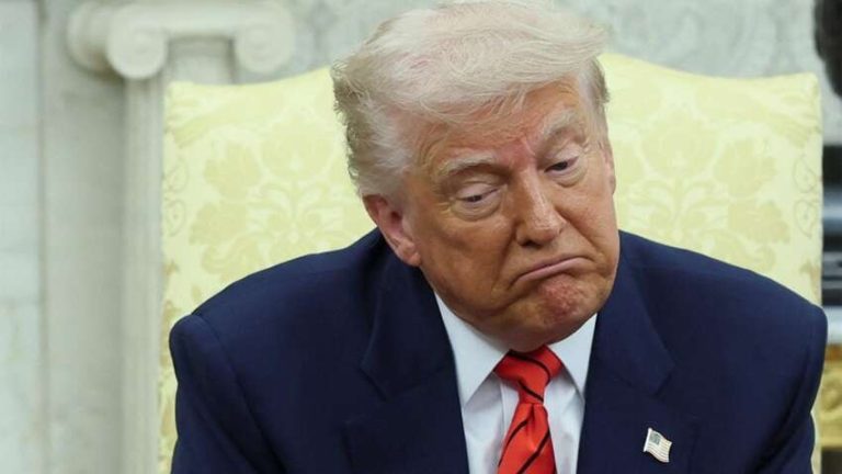 У Трампа знову все перегралося: кого звинуватив у гальмуванні мирної угоди