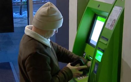 Українців закликали запастись готівкою: названі терміни