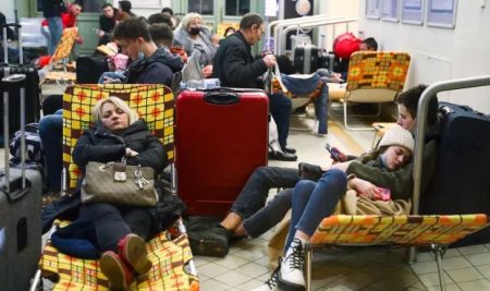 У ЄС хочуть продати ділянку, де мешкають сотні українських біженців: що буде з людьми