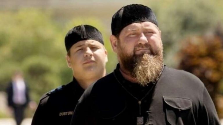 Кадиров виклав “консерви” зі своїм сином Адамом після його госпіталізацію через тяжке ДТП