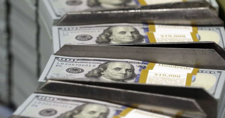 Що буде з курсом долара і євро протягом наступного тижня: прогноз банкіра