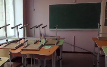 Дистанційка і скорочений день: як працюватимуть школи і дитсадки при блекауті