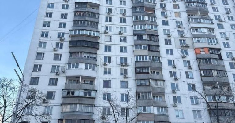 Крижаний полон на Русанівці у Києві: 13 днів без опалення перетворили багатоповерхівку на морозильник