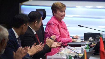 Глава МВФ закликала Україну скасувати субсидії на опалення та порадила українцям гарчати вранці