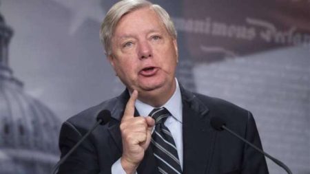 У США пригрозили Верховному лідеру Ірану та натякнули на його втечу до Росії