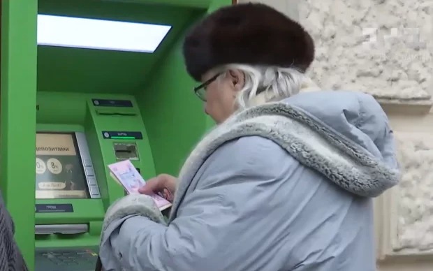 Не витрачаєш гроші – позбавлять пенсії: у ПФУ попередили про можливі наслідки