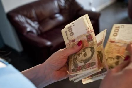 Зарплати військових у 2026 році: у кого зростуть виплати
