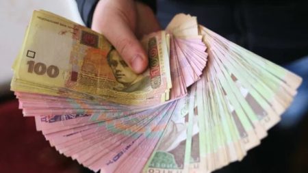 Батькам виплачують нову грошову допомогу: хто може отримати 12 тисяч гривень