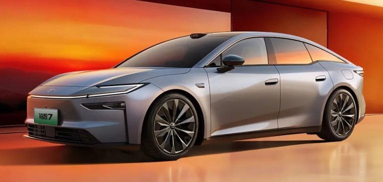 Набагато дешевше за Tesla: нова модель Toyota вже готова