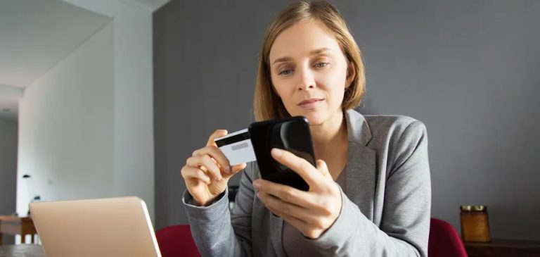 З карток українців “зникли” 1,6 млрд грн: банкірка назвала найпопулярніші схеми року