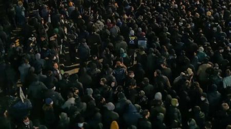 Протести в Ірані перетворилися на м’ясорубку: рахунок загиблих іде на десятки