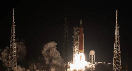 Так далеко людство ще не було: NASA повертає людей у глибокий космос