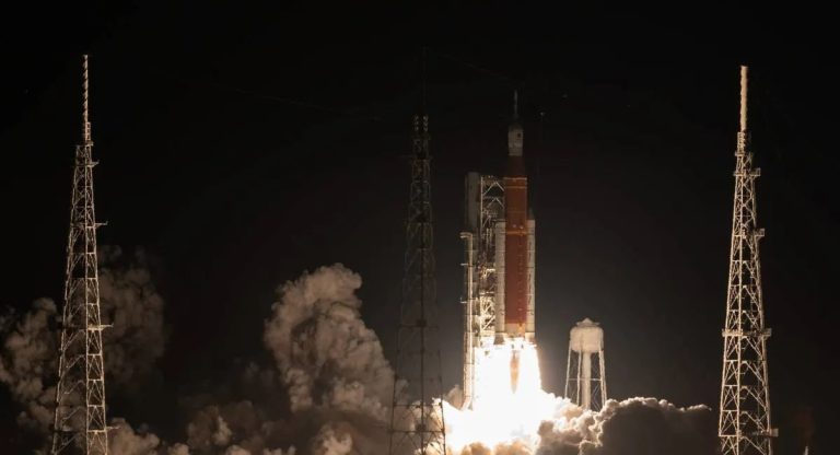 Так далеко людство ще не було: NASA повертає людей у глибокий космос