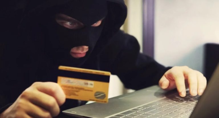 Нова хвиля афер: РНБО назвало номери шахраїв, які атакують клієнтів Monobank