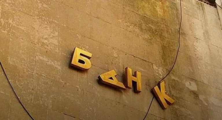В Україні одночасно “лопнули” два банки: що буде з вкладами