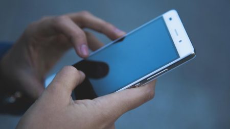Дзвонять шахраї — не відповідайте на номери з цими цифрами