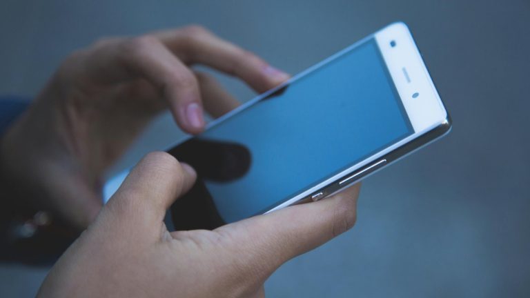 Дзвонять шахраї — не відповідайте на номери з цими цифрами