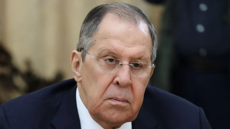 “Україну приберуть з дороги”: Лавров уже не приховує “справжніх домовленостей” РФ та США