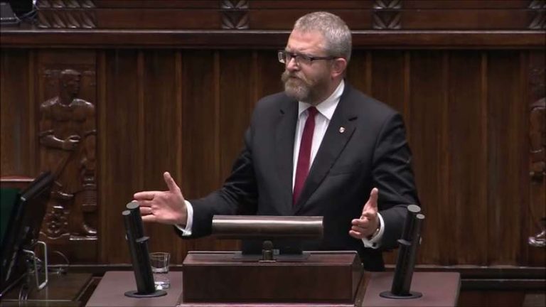 В Польщі власник готелю “помстився” антиукраїнській партії, яка провела конгрес у маєтку Лохів