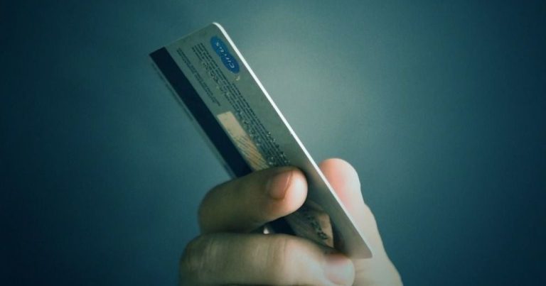 Слова, які дратують банки: за що можуть заблокувати рахунок