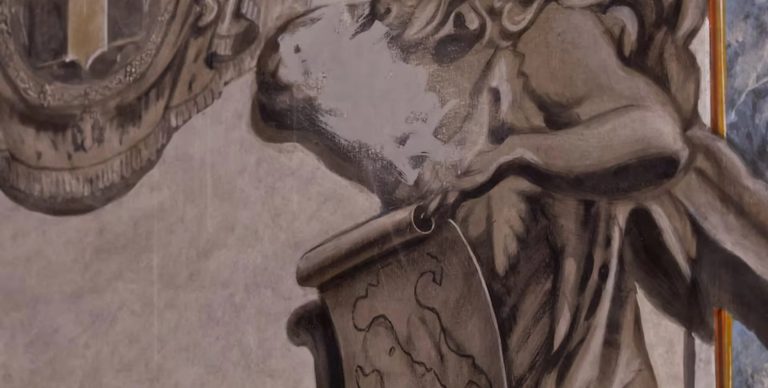 Наказ Ватикану: у Римі з фрески ангела стерли обличчя Мелоні (фото)