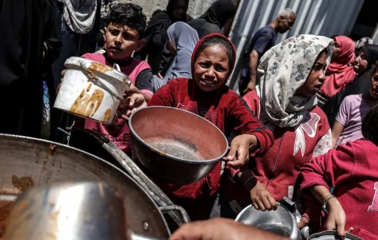 Bloomberg: Світ вичерпав ресурси для порятунку від голоду і перетворює їжу на політичну зброю