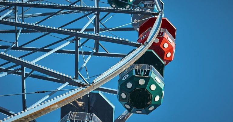 Трагедія в луна-парку: атракціон розчавив поліцейського під час порятунку людей