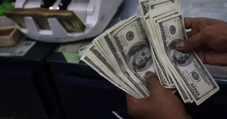 Які долари найскладніше обміняти в Україні та що з ними робити
