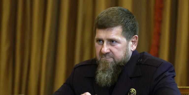 Ненависть у Чечні “може вибухнути” після смерті Кадирова: як це загрожує Кремлю
