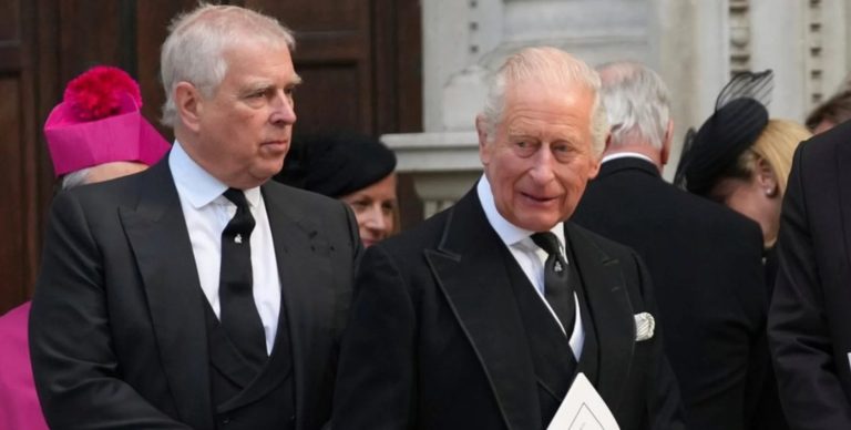 Вперше сам собі відчинятиме двері: слуги у новому маєтку влаштували колишньому принцу Ендрю бойкот