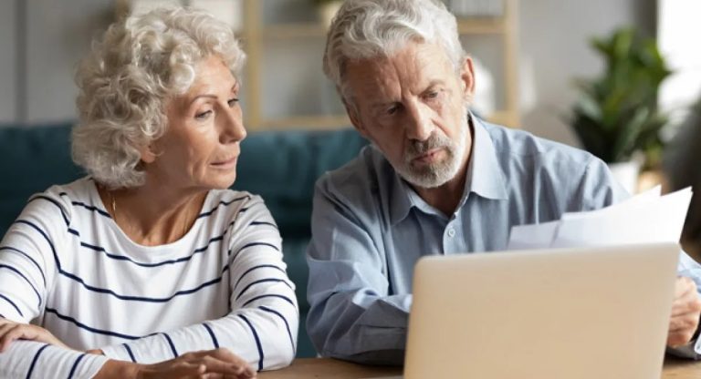 Українцям радять самим подбати про збільшення своїх пенсій, а не чекати милості від держави