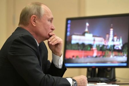 Путін без смартфона і ШІ: як технофобія Кремля тягне Росію на дно – аналіз The Times