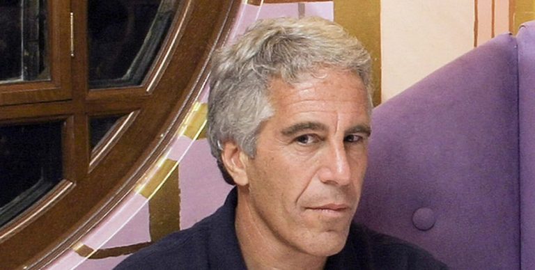 Джеффрі Епштейн “наказав поховати двох дівчат” біля свого ранчо