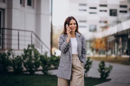 Дзвонять з незнайомого номера та мовчать у відповідь: українців попередили про шахрайську схему