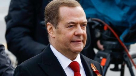 «Пора запасатися попкорном»: Медведєв відреагував на заяви Залужного про причини невдач контрнаступу-2023