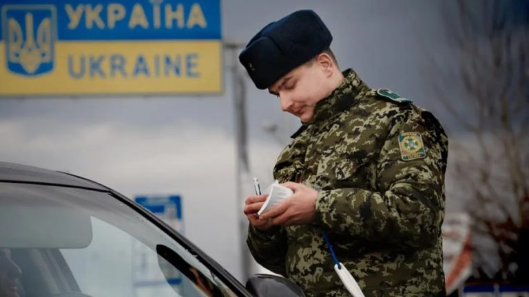 Депортація з Європи: за які порушення українців можуть вислати додому