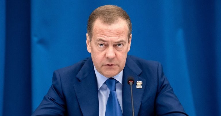 США та Ізраїль атакують Іран: Медведєв відреагував і обізвав Трампа