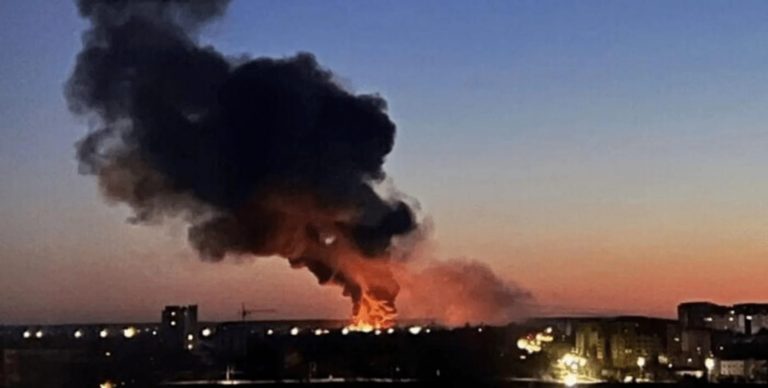 У Києві пролунали вибухи: росіяни атакують столицю балістикою і б’ють “Цирконами”