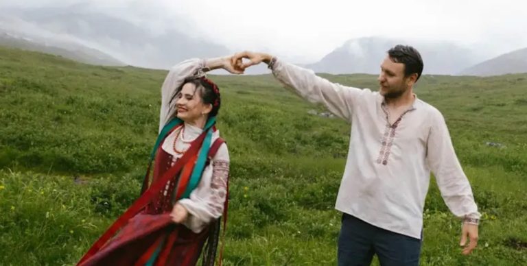 Українка назвала країну, де платять до $3500, щоб люди не виїжджали