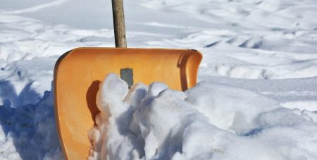 50 гривень за 10 кг: в Україні виставили на продаж сніг (фото)
