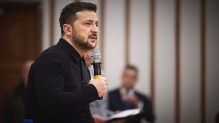 Зеленський заперечує, що звільнив Єрмака через корупційну справу Міндіча