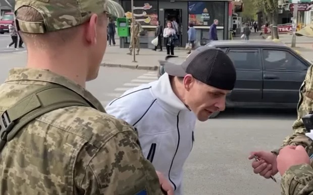 “Люди помирають і на вулиці”: Веніславський жорстко висловився про смерть у ТЦК