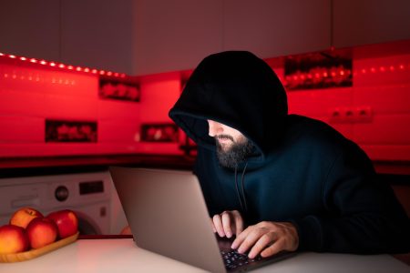 Шахраї полюють на гроші українців восени: 4 пастки з оплатою навчання та «виплатами» Шахрайство / Фото з відкритих джерел