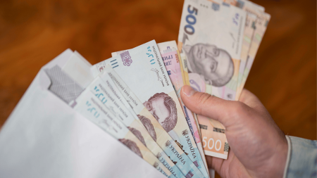 Без диплома пропонують до 80 тисяч гривень: кому в Україні готові стільки платити Вакансії в Україні / Фото з відкритих джерел