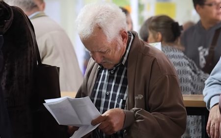 Діти переказують гроші батькам на картку: чи доведеться пенсіонерам платити податок Перекази на картку / Фото з відкритих джерел