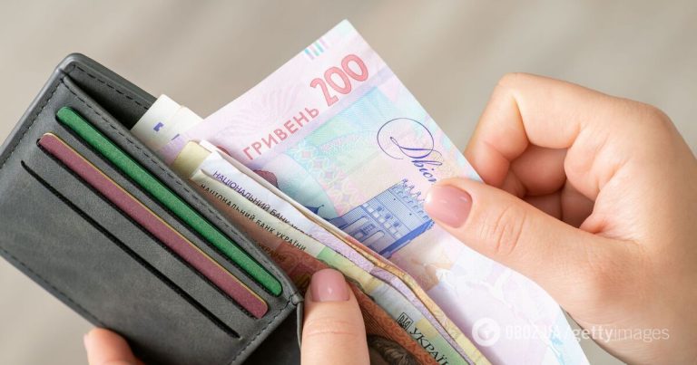 Не переводьте всі заощадження в долари: банкір назвав частку грошей, яку радить залишити в гривні Заощадження українців / Фото з відкритих джерел