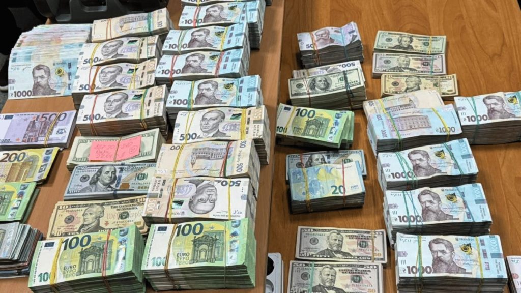 Мільярди виводили через криптовалюту: в Україні викрили схему з обігом 23,5 млрд грн БЕБ / Фото з відкритих джерел