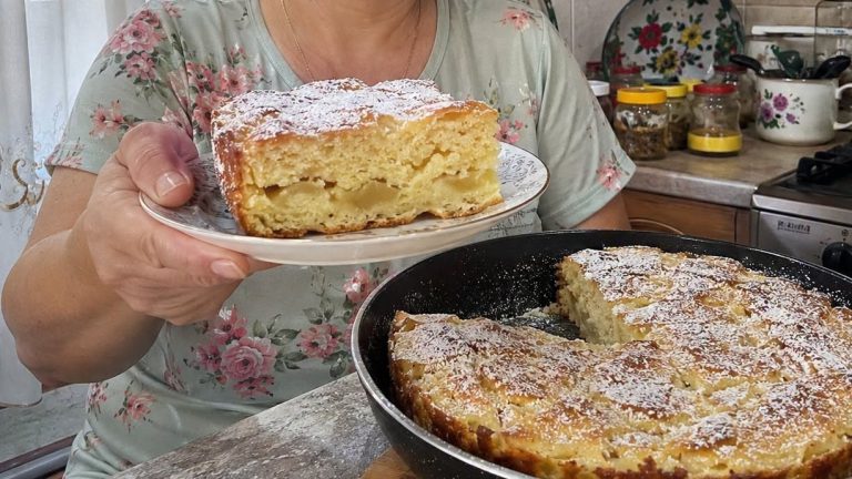 Шарлотка з яблуками не буде сухою: що додати в тісто для ніжного пирога Яблучна шарлотка / Фото з відкритих джерел
