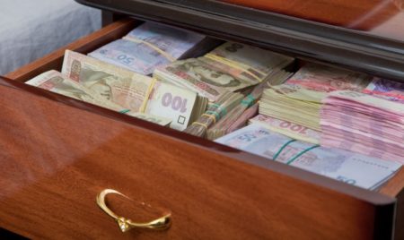 Долар може подорожчати у жовтні: скільки грошей експерти радять залишити в гривні Курс долара / Фото з відкритих джерел
